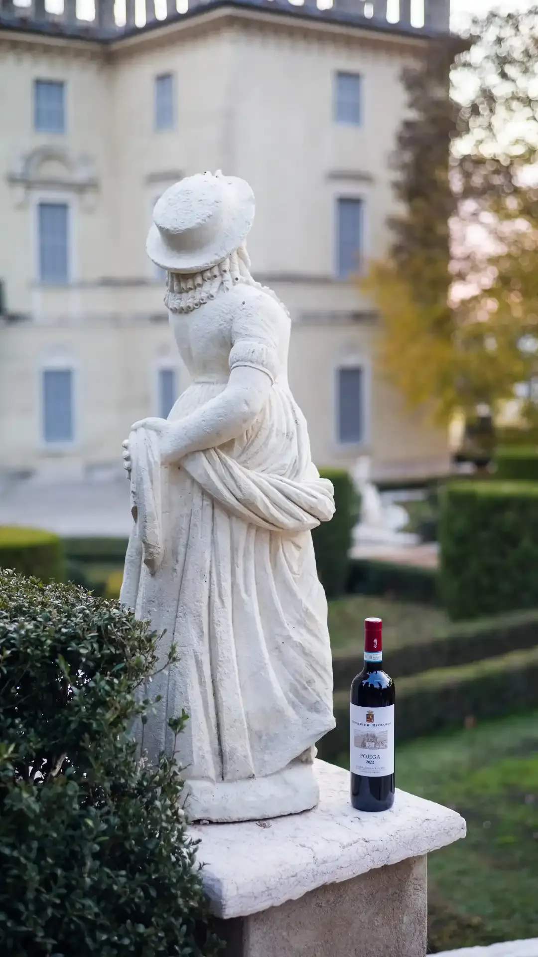 Statua di Pietro Muttoni al giardino di pojega2