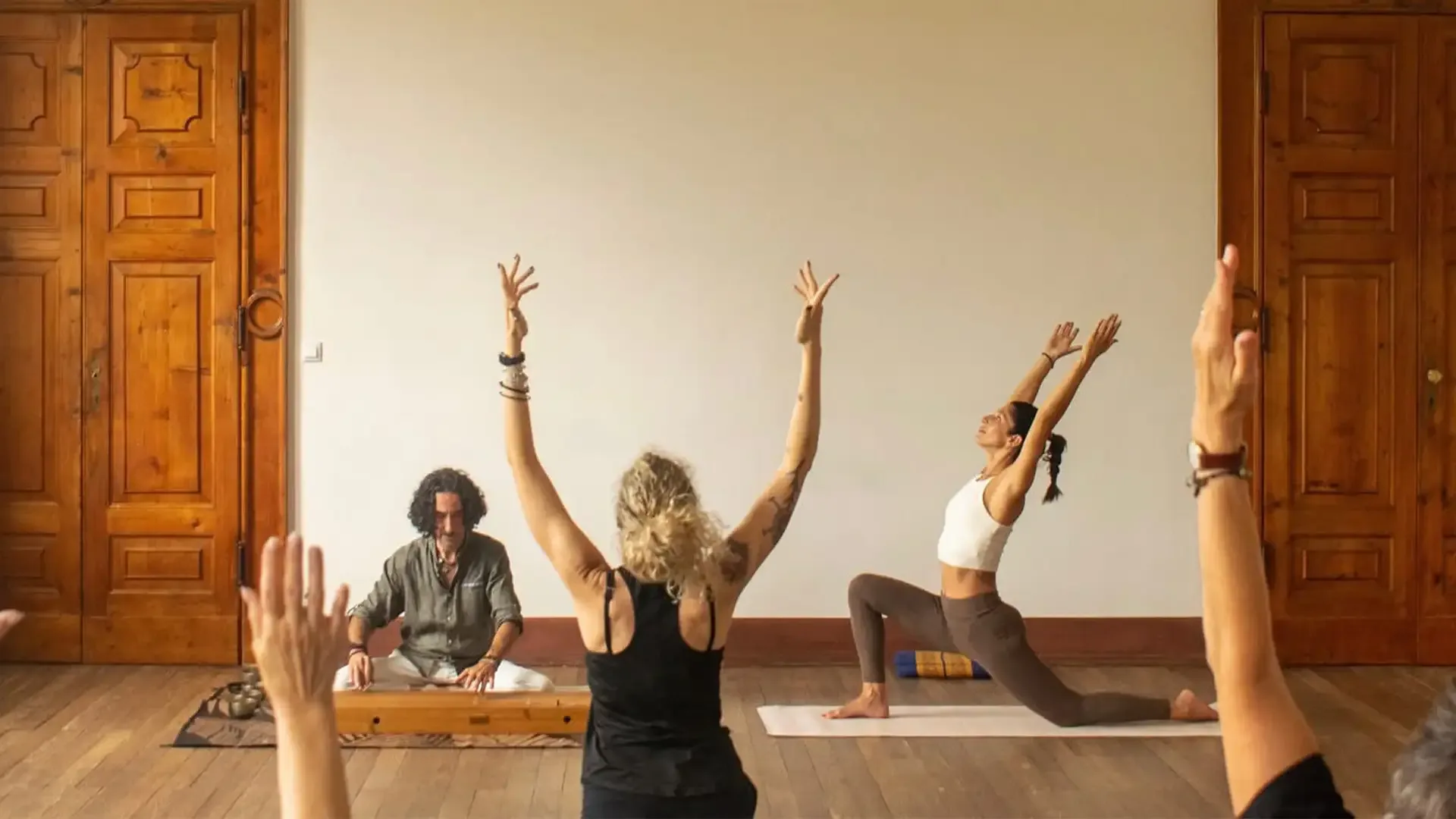 Yoga e vibrazioni esercizi musica