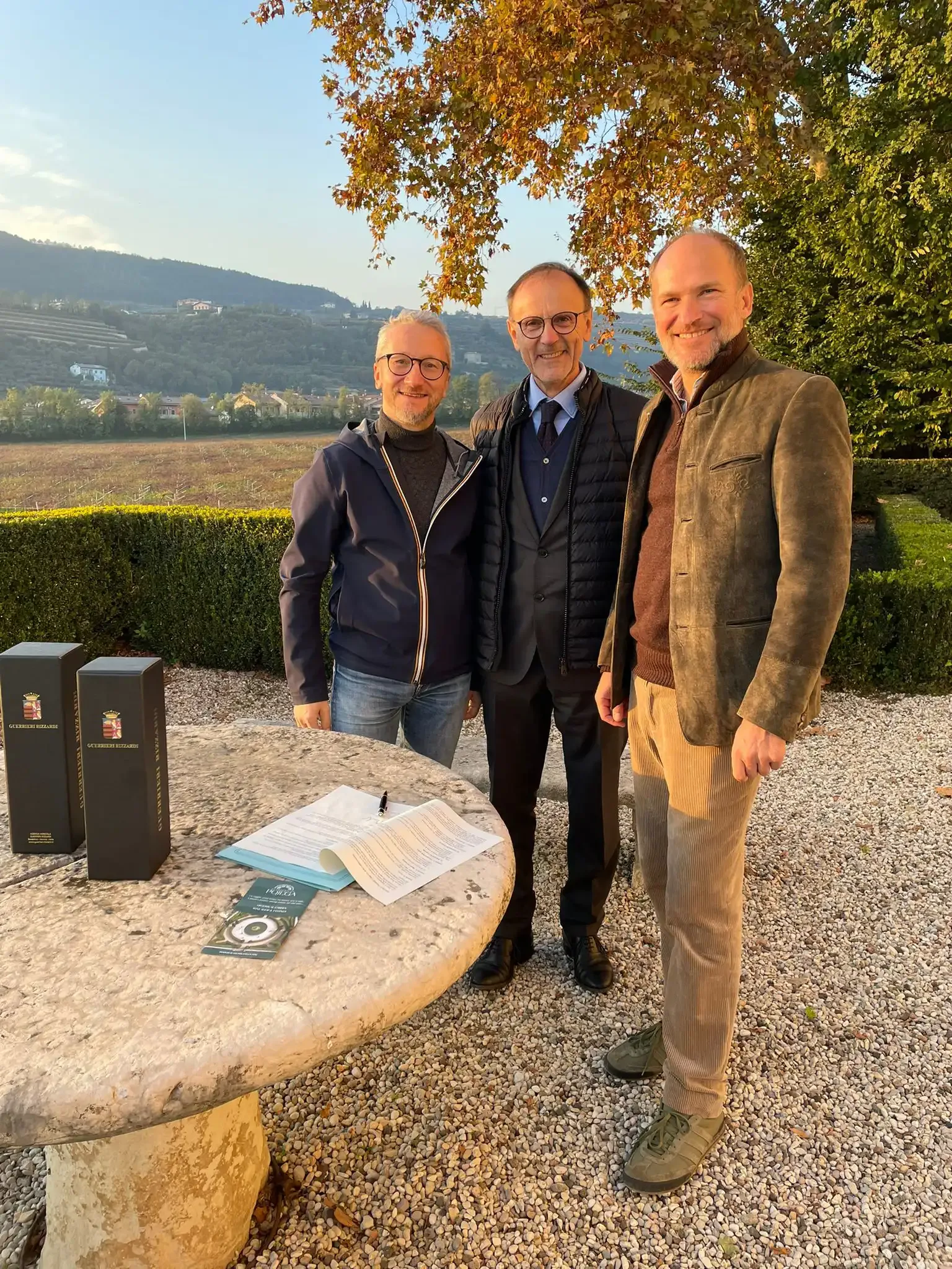 Fausto Rossignoli Sindaco di Negrar Maurizio Corso Vice Sindaco e Agostino Rizzardi del Giardino di Pojega