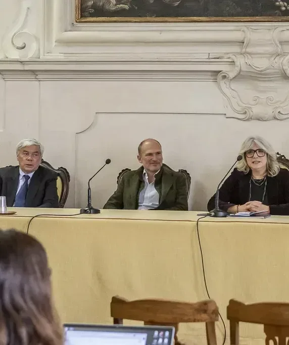I relatori del convegno sul restauro del Giardino di Pojega: Claudio Carcereri de Prati, Daniela Cavallo, Agostino Rizzardi, Filippo Giustiniani e Giuseppe Rallo, ritratti durante l'evento presso l'Accademia di Agricoltura, Scienze e Lettere di Verona.