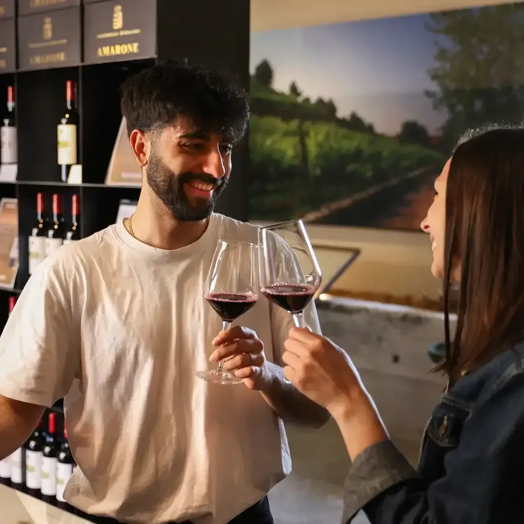 Degustazione guidata dei vini Guerrieri Rizzardi nel wine shop di Negrar di Valpolicella, all’interno del Giardino di Pojega.